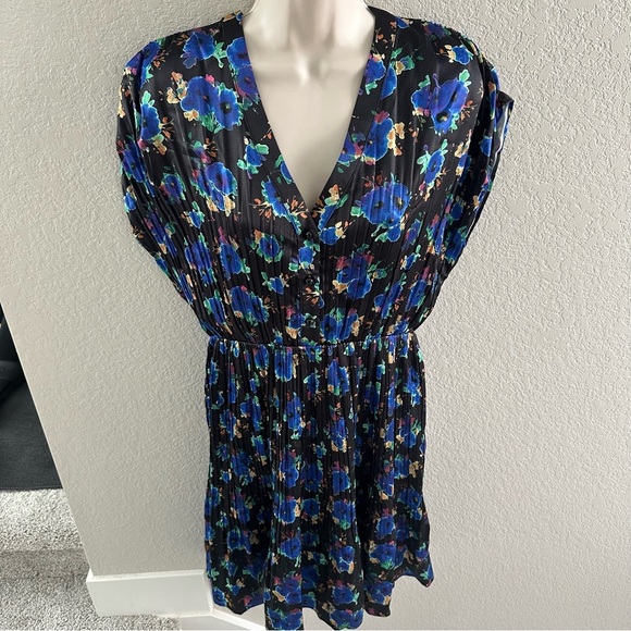 Molly BRACKEN nwt pleated floral Vneck dress - Picture 3 of 9